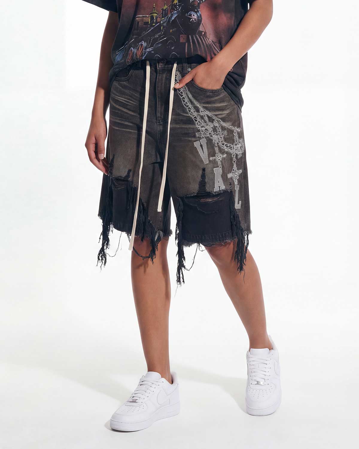 Vale Forever Chain Jorts Black